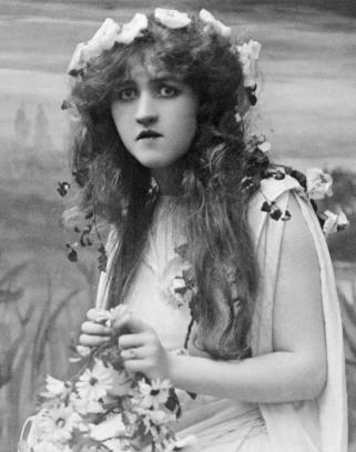 Mignon Nevada as Ophelia in 1910